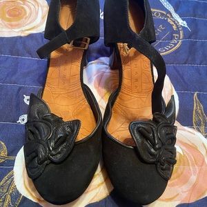 Black Chie Mihara heels